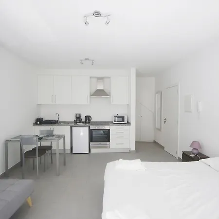 Lovely Swan Penzion Lagos