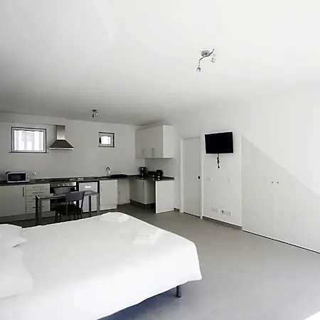 Lovely Swan 3* Lagos