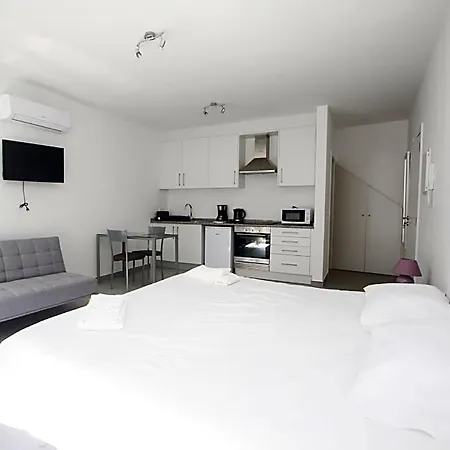 Lovely Swan 3* Lagos
