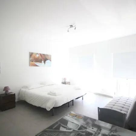 Lovely Swan Pensión 3*